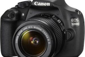 Canon EOS 1200D SLR-Digitalkamera (18 Megapixel APS-C CMOS-Sensor, 7,5 cm (3 Zoll) LCD-Display, Full HD) Kit inkl. 18-55mm IS Objektiv schwarz