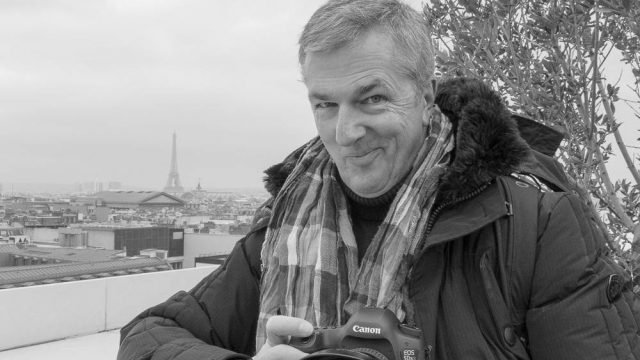 Peter Roskothen in Paris beim schönsten Hobby Fotografie.