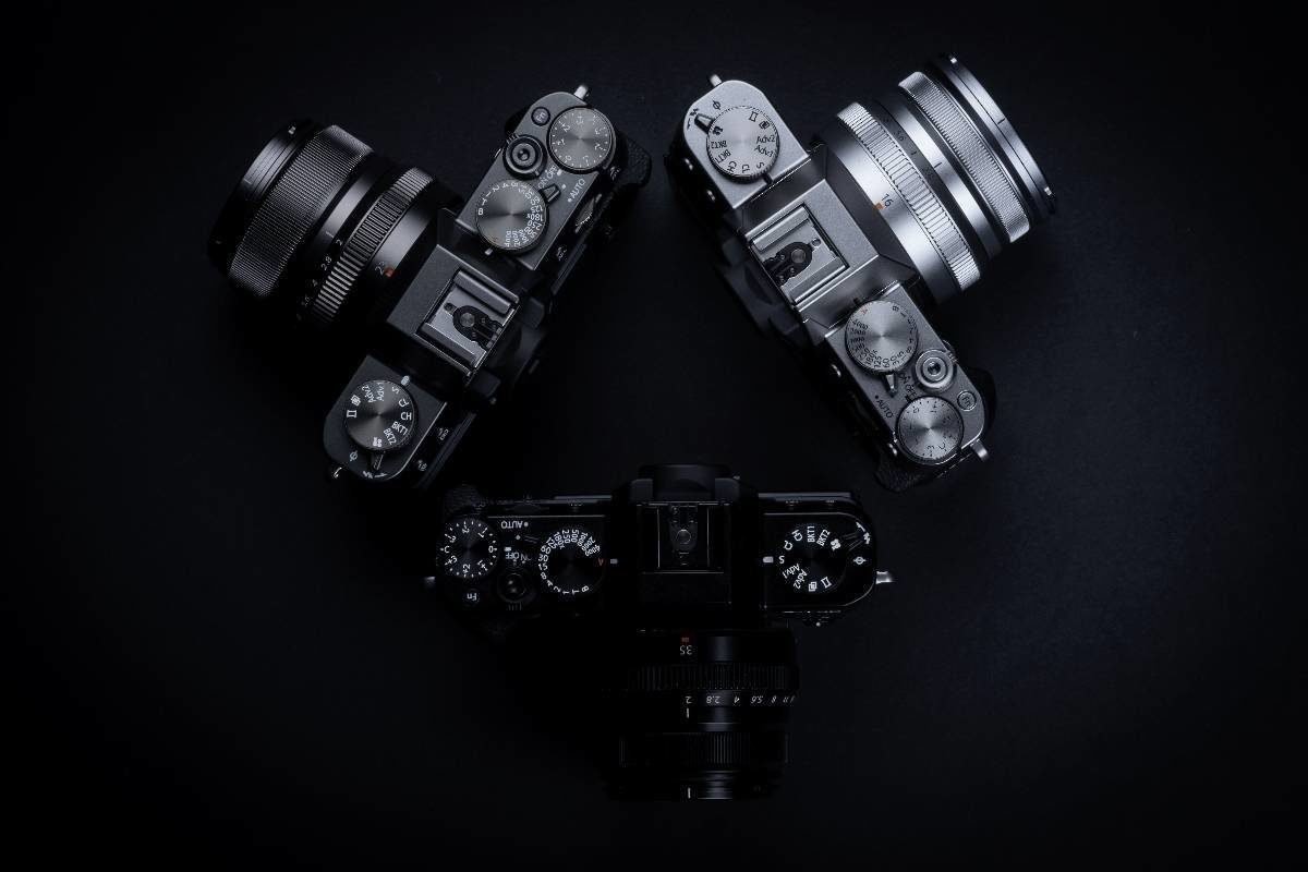Die neue Fujifilm X-T30 in drei Farben, Silber, Anthrazit und Schwarz - Test Fujifilm X-T30 DSLM - Video Details Vergleich