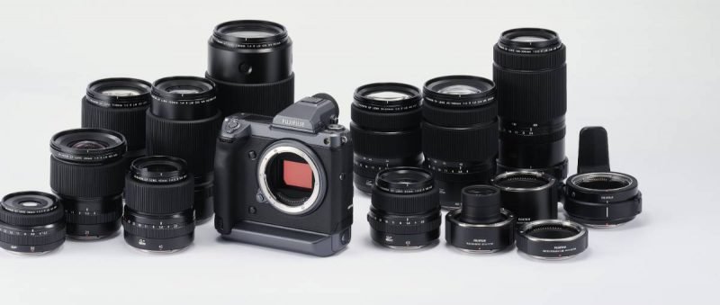 Das GF-System mit Objektiven und Adaptern - Foto: Fujifilm