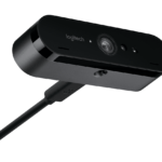 Die Logitech BRIO 4K STREAM EDITION hat auch einen Stativanschluss auf der Unterseite. Beste Webcam für das Homeoffice und Videokonferenzen