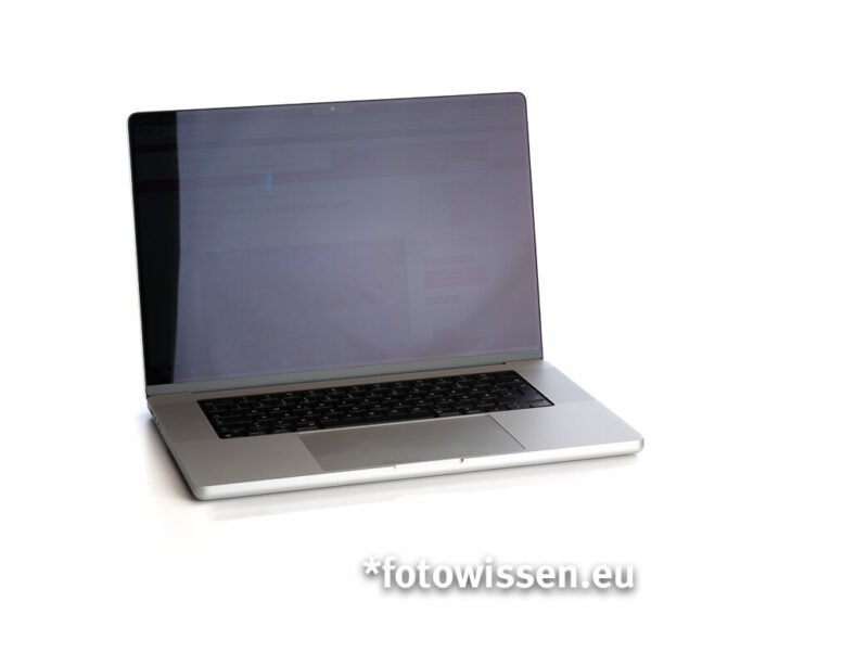 Das spiegelnde Display des MacBook Pro M1 Max 16 Zoll 2021